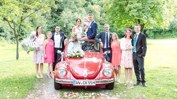 Gruppenbilder - Hochzeitsfotograf Koblenz - Foto von der ganzen Familie auf der Hochzeit - Vorschaubild