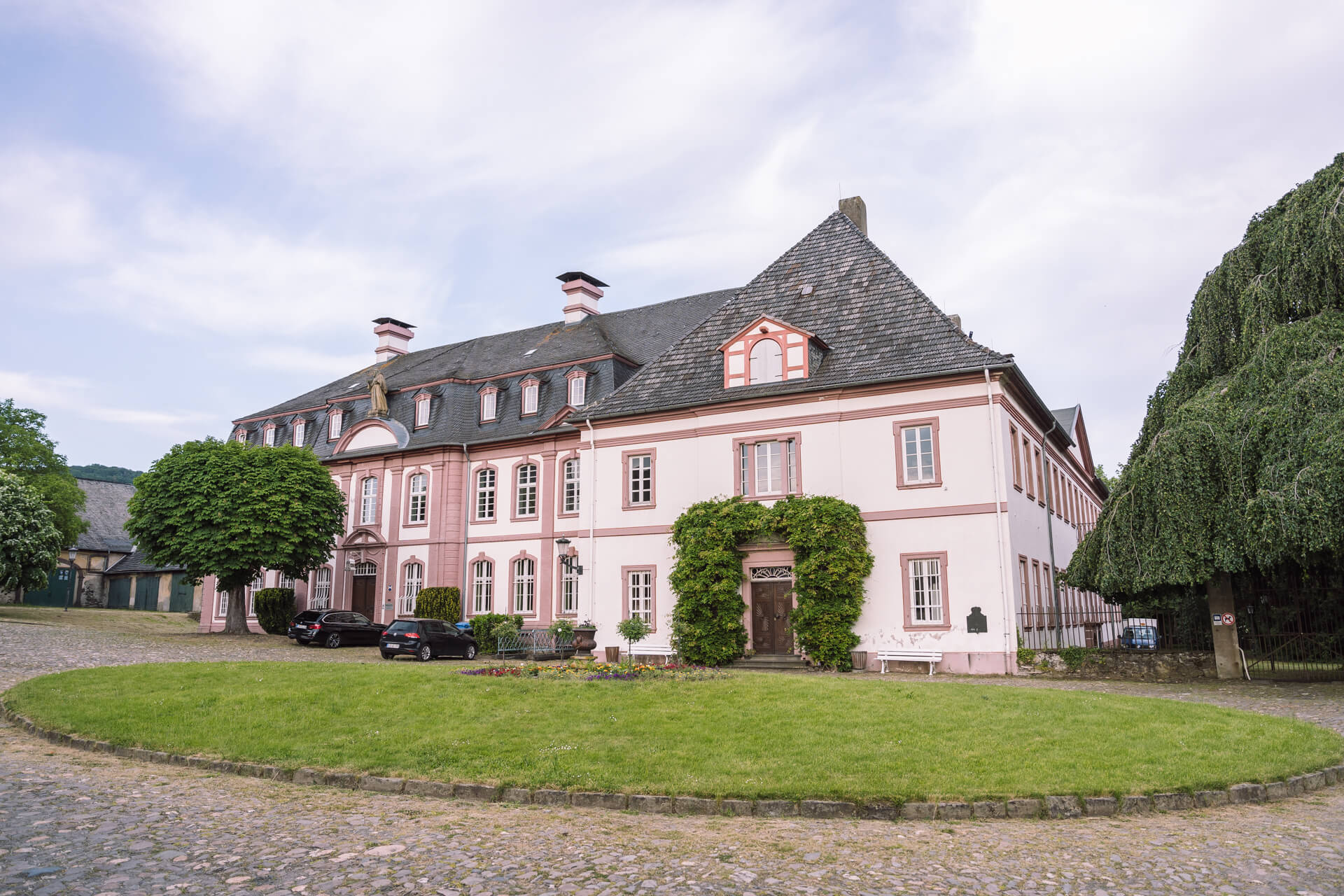 Hochzeitslocation Koblenz - und Umgebung - Abtei Rommersdorf in Neuwied - Außenbereich